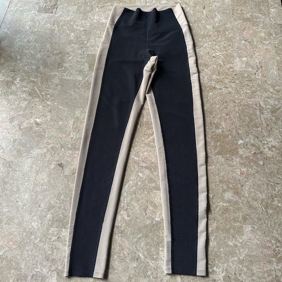 Beach Riot Colorblock Black with Tan Leggings Size Small - Picture 10 of 13